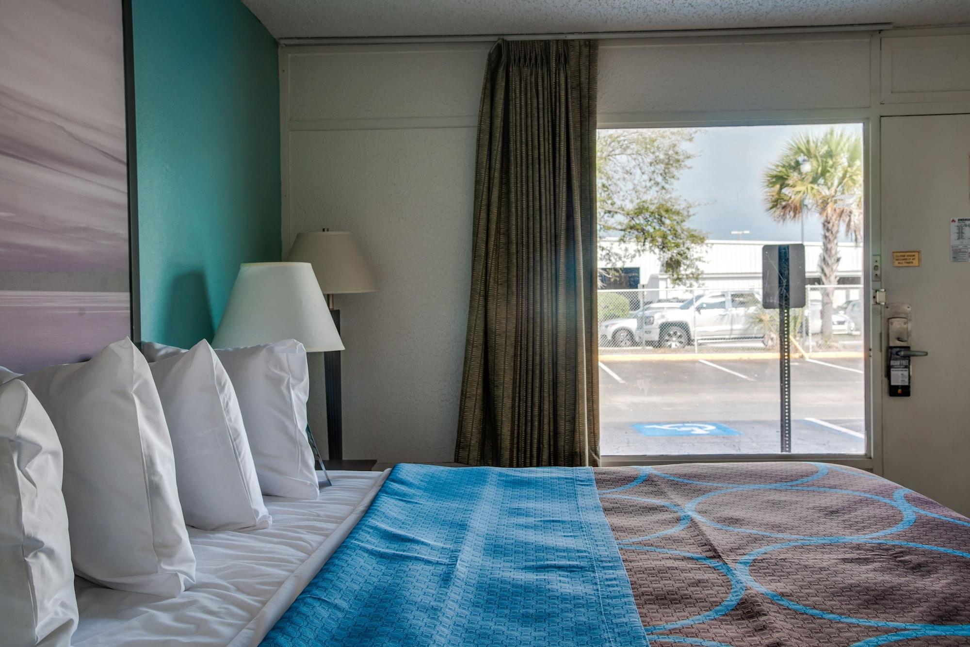 מלון Super 8 By Wyndham סיינט פיטרסברג מראה חיצוני תמונה
