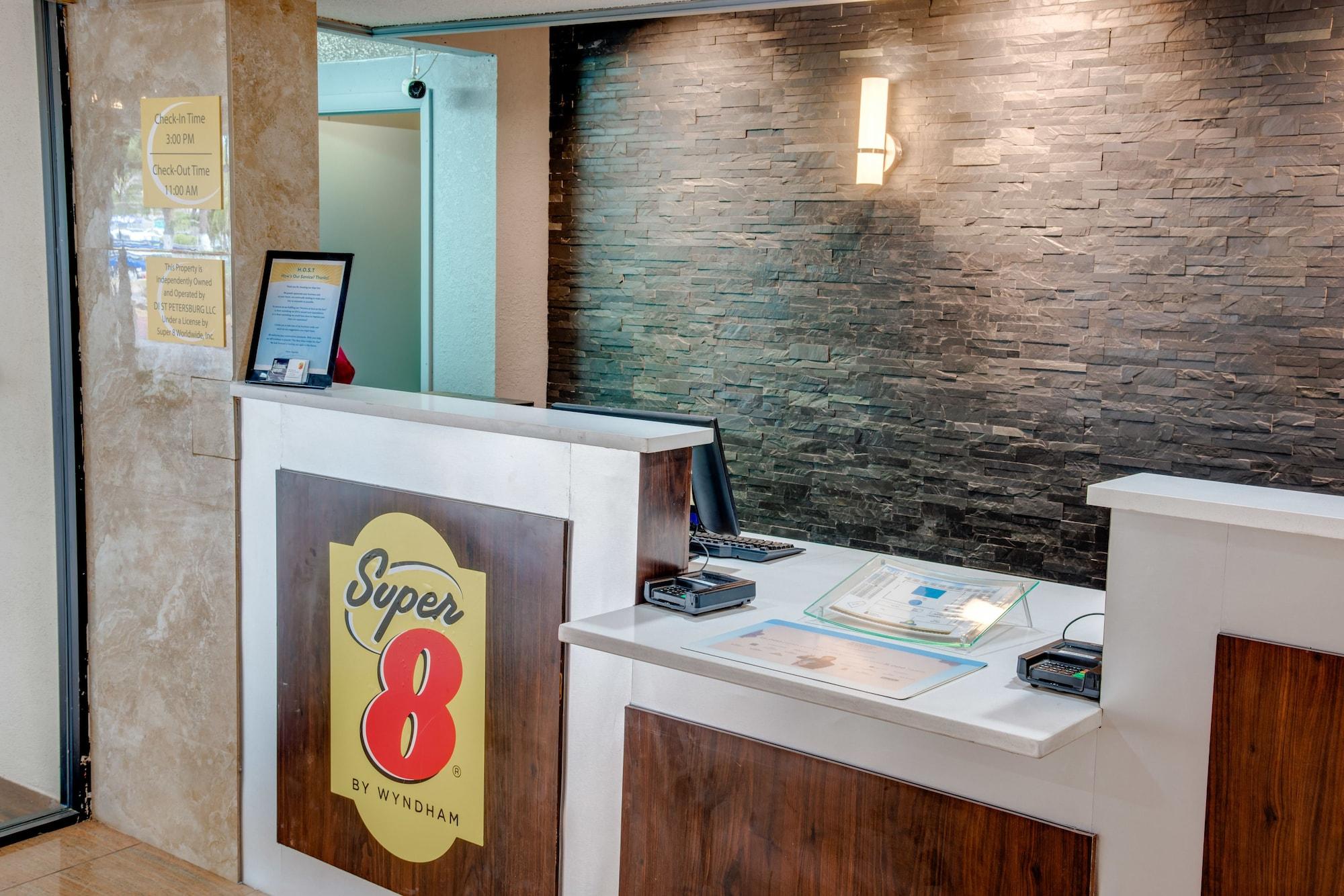 מלון Super 8 By Wyndham סיינט פיטרסברג מראה חיצוני תמונה